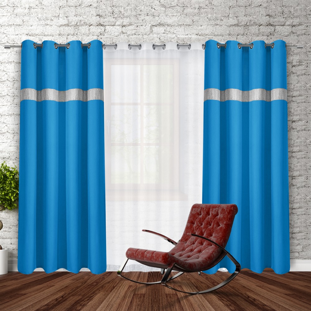 Hotový záves na krúžkoch so zirkónmi 140x250 cm nebesky modrý