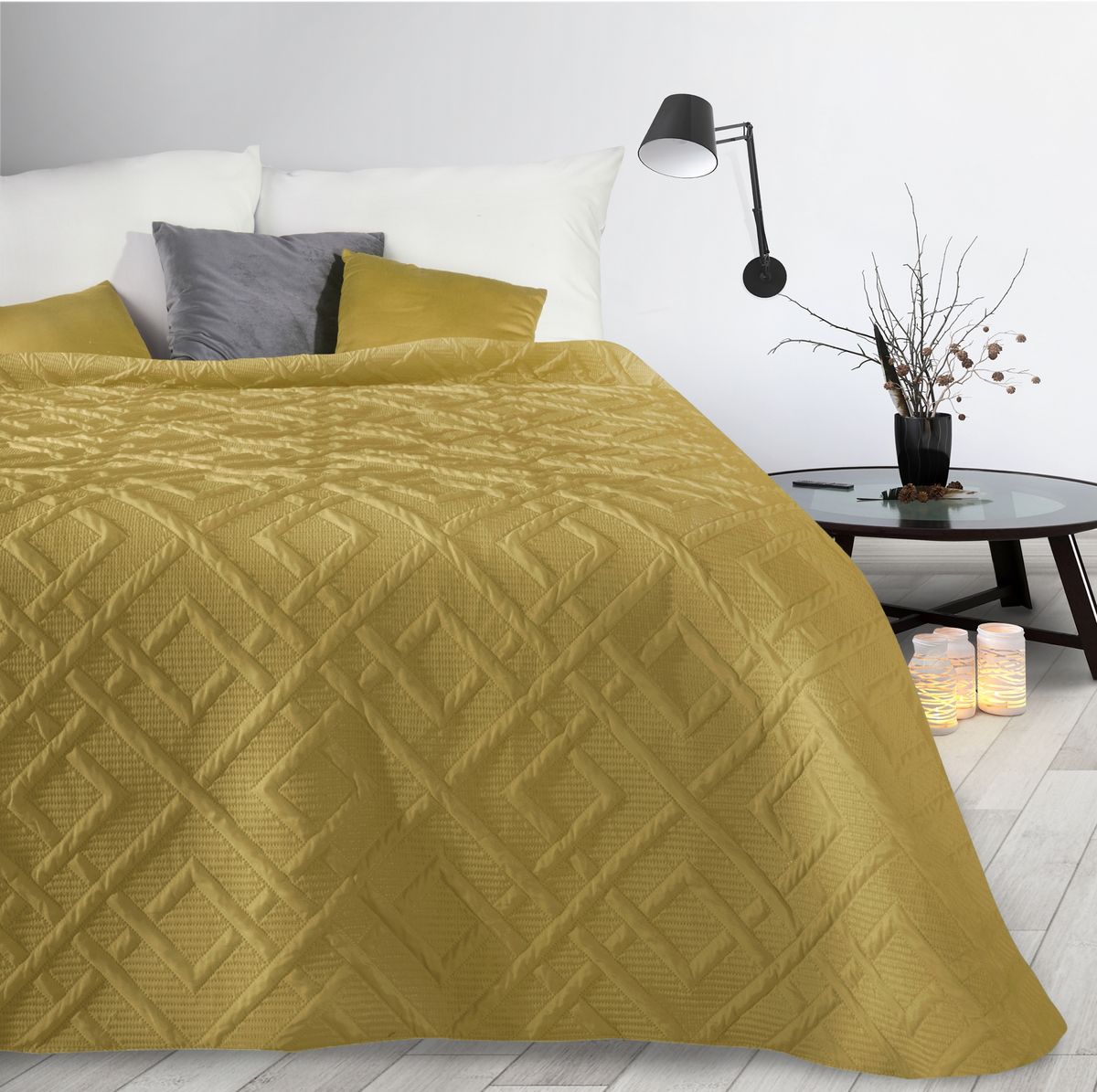 Jednofarebný prehoz na posteľ Alara/2 s geometrickým vzorom, okrový