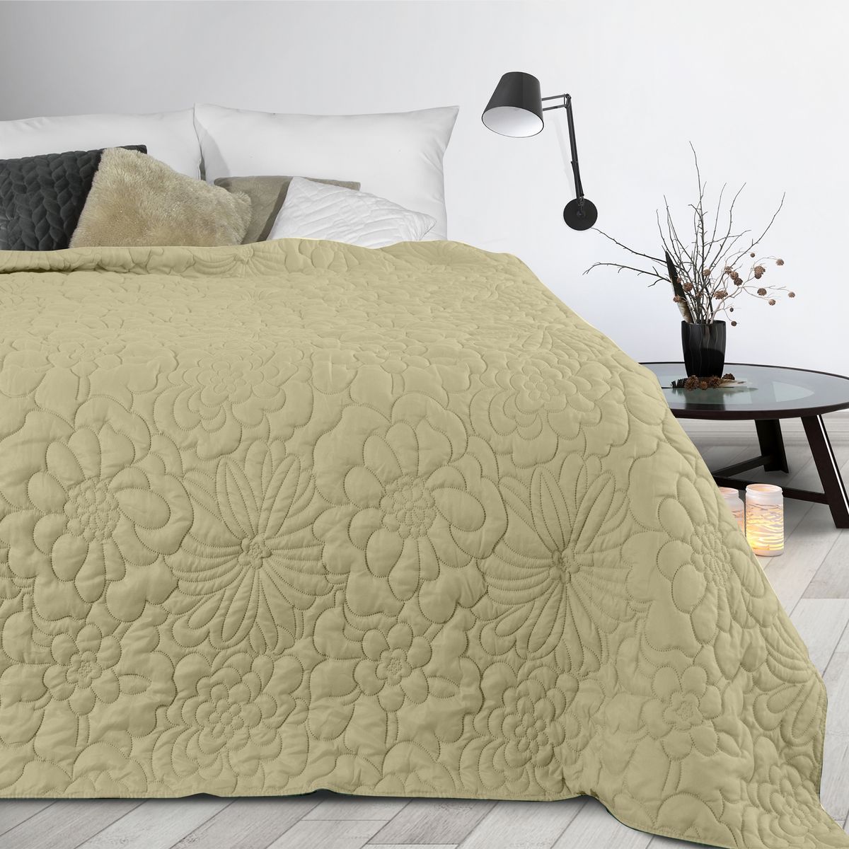 Jednofarebný prehoz na posteľ Alara/4 so vzorom kvetov, krémový