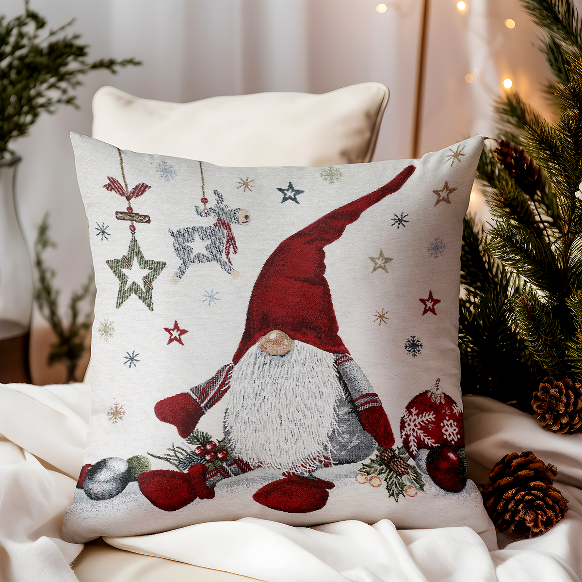 Vianočná gobelínová obliečka na vankúš Červený škriatok 42x42 cm Chenille IT010